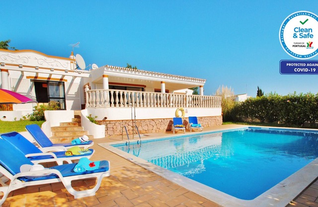 CHARMING VILLA WITH HEATED PRIVATE POOL, AIR COND, BBQ AND Wi-Fi