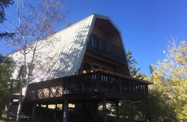 Charming vintage A Frame Mountain Retreat with fantastic lake views