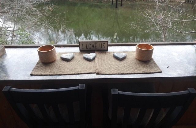 Charming Waterfront Cabin On The Oconaluftee River in Cherokee NC!