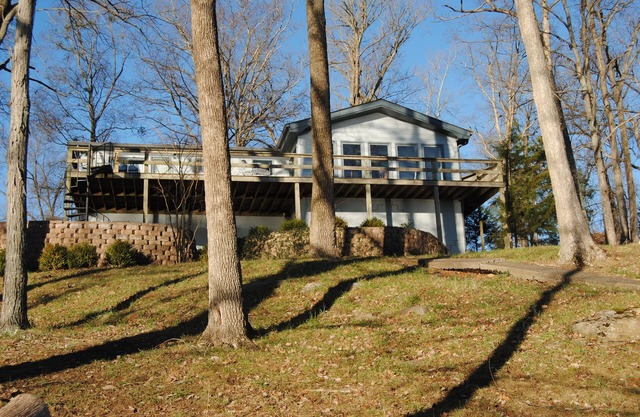 Charming Waterfront Cottage with Peaceful and Relaxing Setting.