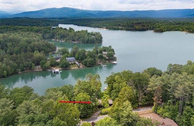 Charming waterfront cottage with gorgeous lake& mountain views and private dock.