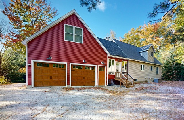 Charming Woodland Retreat with Stunning Mountain Views and Game Room