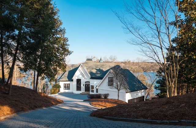 Chateau Lanier multi family lake house for family reunions, corporate retreats