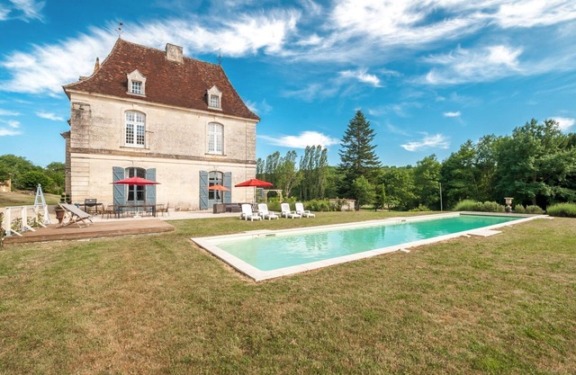 Chateau Perigord - Six Bedroom Castle, Sleeps 12