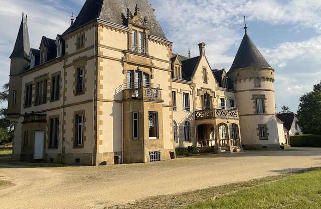 Chateau Tout Y Fault