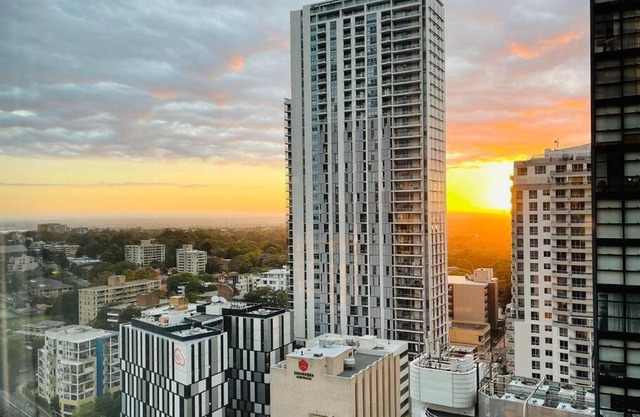 Chatswood One bedroom + Study (Parking, Gym, Pool)