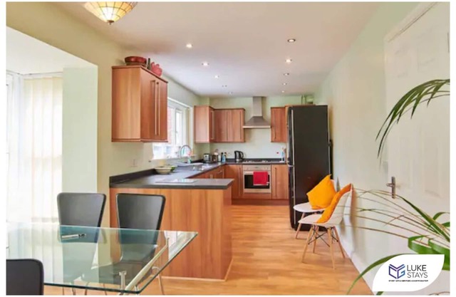 ◑ Cheerful 5 Bedrooms House◑ Yard◑ Wifi◑ Durham◑