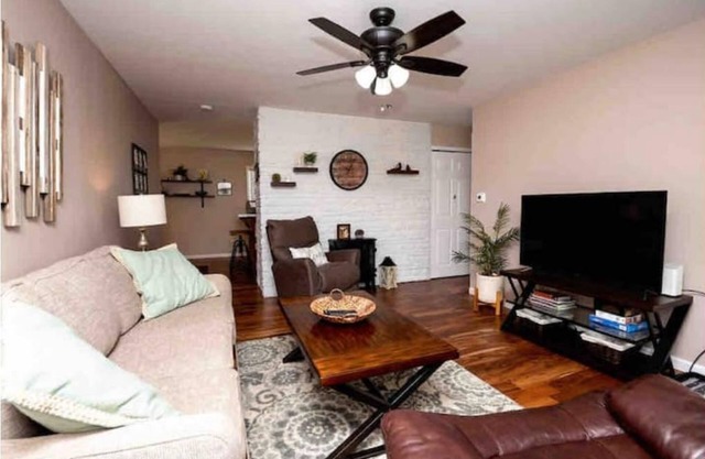 Cheerful home-Niles. 5 Miles to Notre Dame, 25-30 Miles to Lake Mich Beaches