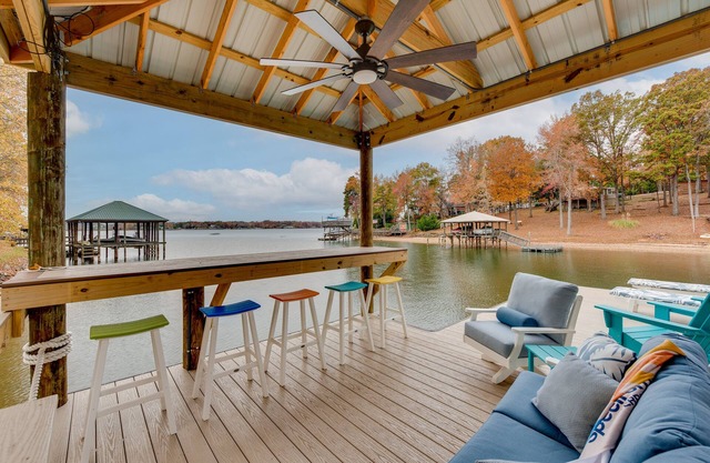 Cheerful Lake Wylie Home with Fire Pit!