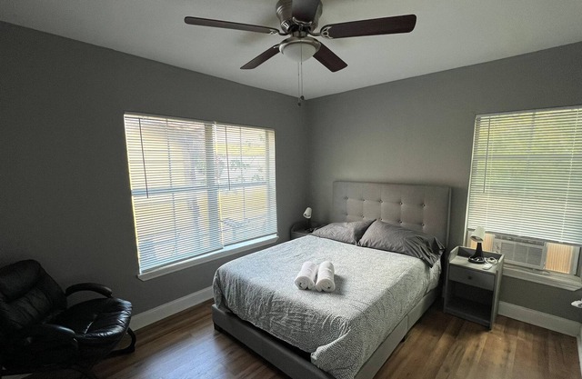 Cheerful Two Bedroom House Near Downtown San Antonio