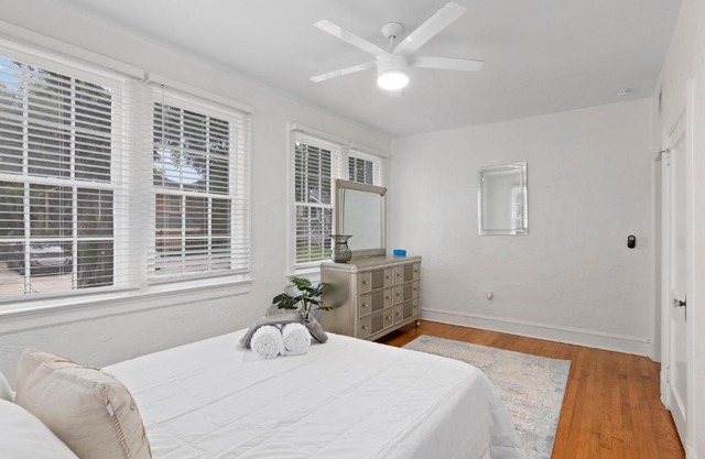 Cheerful vacation rental near river
