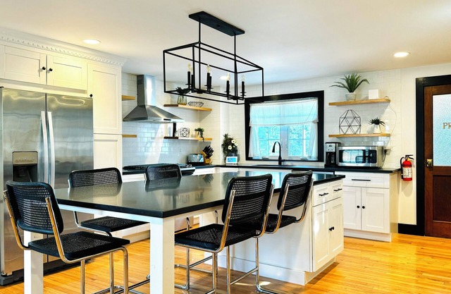 Chef’s Kitchen & Huge Patio - 2BR 2B - Close to NYC EWR Seton Hall Prudential Ce