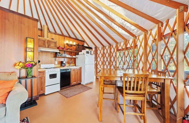 Cherry Blossom Yurt on Lookout Mountain