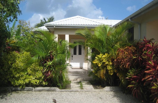 Cherry Garden Villa Apartment - private pool in desirable Rockley Beach location