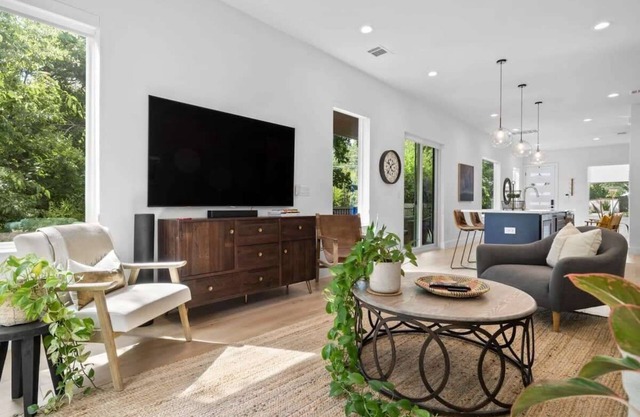 Cherrywood Home near UT - 3 BR | Private Backyard
