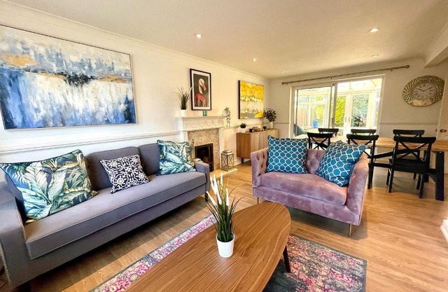 Chertsey Luxurious Three Bedroom Two Bath Home 3