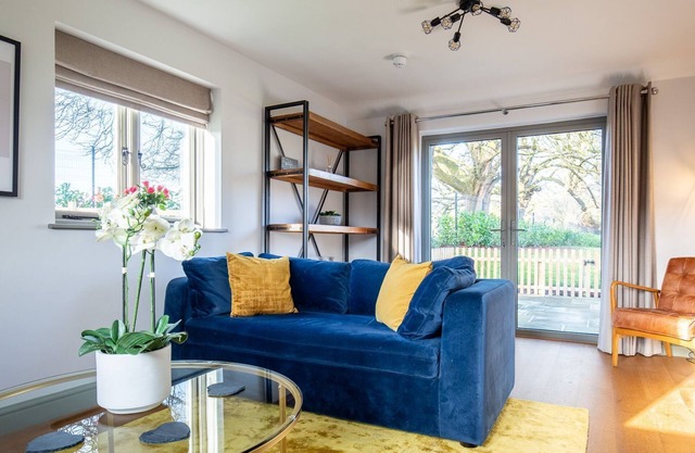 Chestnut Cottage - sleeps 4 guests in 2 bedrooms