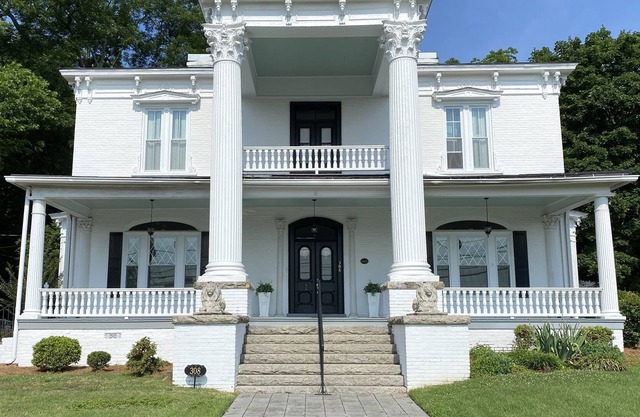 Chez Lindsey Bed & Breakfast