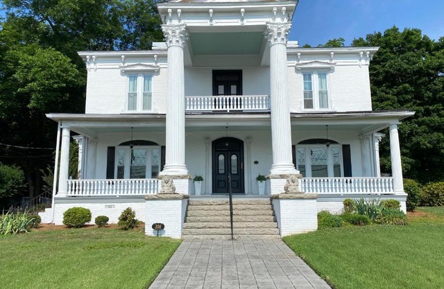 Chez Lindsey Bed & Breakfast