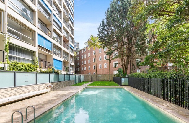 Chic 1-Bed with Patio & Pool in Rushcutters Bay