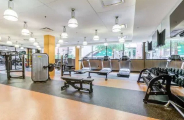 Chic 1-bedroom apartment with fitness room in welcoming Arlington