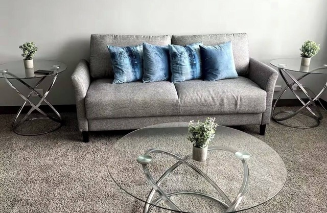 Chic 1-bedroom apartment in brilliant Chicago with WiFi, AC, fitness room