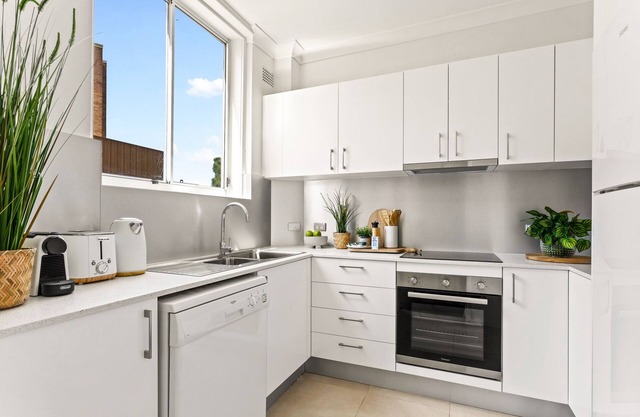 Chic 2-Bed Apartment Near City CBD