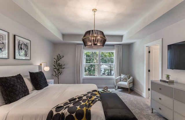 CHIC 4BR/3.5BA Home 10 min DT/Midtown/ATL Airport