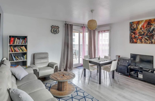 Chic apart with parking southern Paris