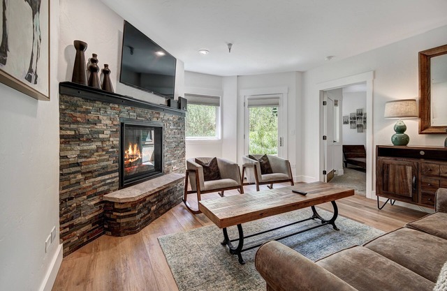 Chic Condo At The Foot Of Quicksilver Chair Lift 2 Bedroom Condo