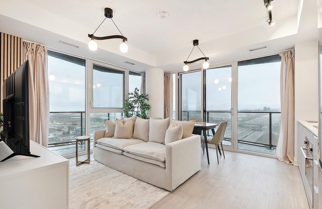 Chic Condo in Prime Location – Stylish Stay with Easy Access to Everything!