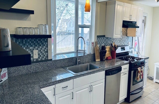 Chic Cozy Suburban Sanctuary 5bdrm 2 bath Entire House!