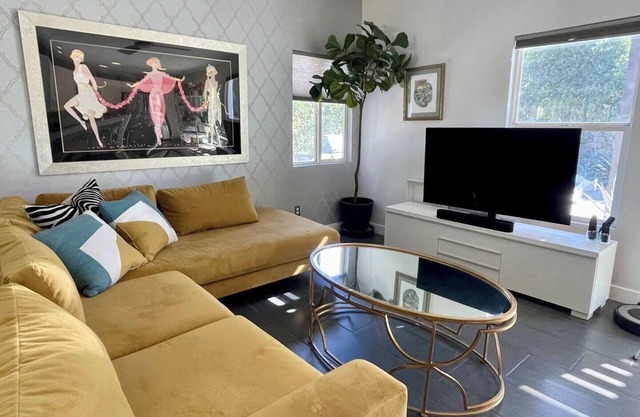Chic Desert Escape - Close to Downtown