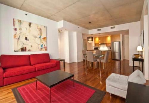 Chic Downtown Montreal Condo 2 Bed 2 Bath Free Indoor Parking