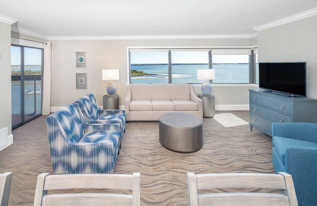 Chic hotel suite with fitness room and WiFi in beautiful Downtown Morehead City