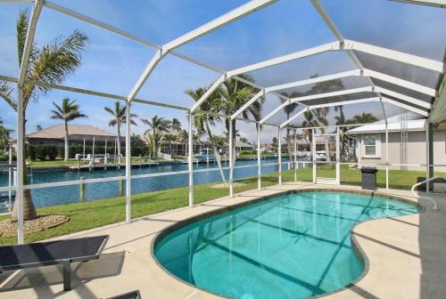 Chic & modern canal-front retreat with private pool - Azure Tides