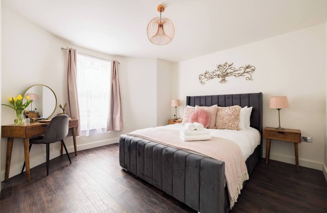 Chic Retreat by Wild Roses - A