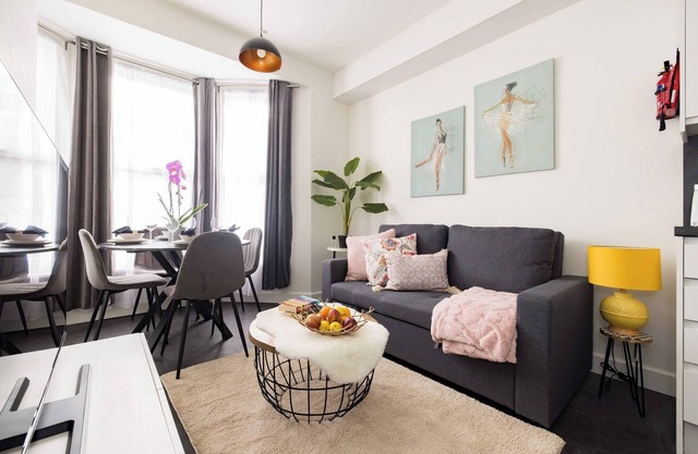 Chic Retreat by Wild Roses - B