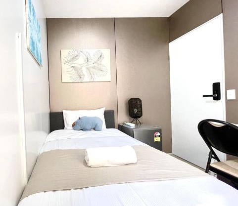 Chic Single Room - Convenient Spot at Pymble - Shared Bathroom
