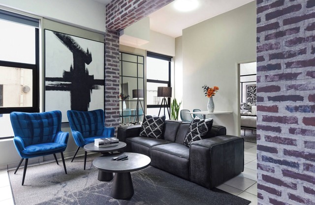 Chic, Sleek and Sophisticated: 1 Bed Rosebank Gem