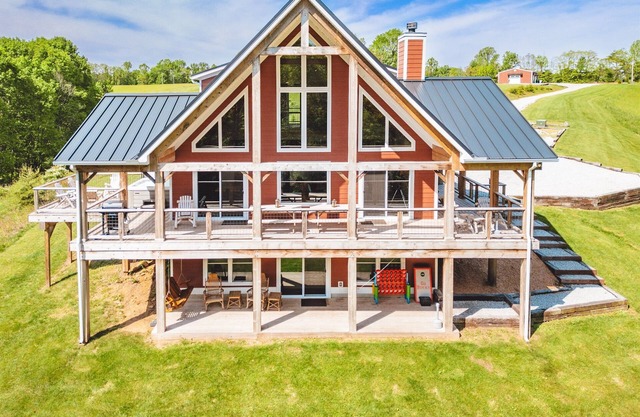 Chieftain Meadows-Nature Trails,Wi-Fi,Hot Tub,Game Room,20+ private acres