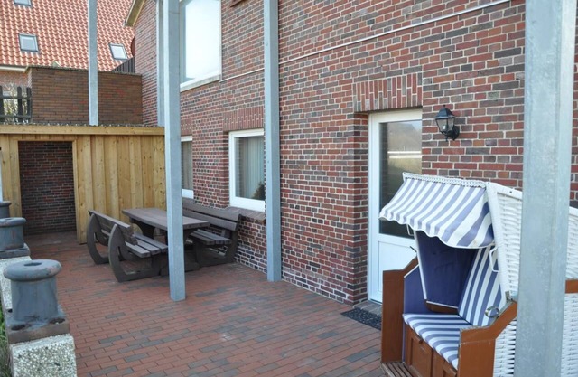 Child-friendly apartment near the beach with terrace, 3 bed.
