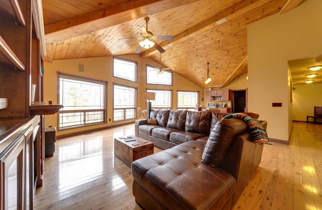 Chimney Mountain Chalet - 3rd Night Free! See Details Below