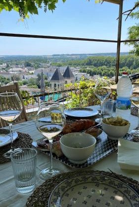 Chinon centre maison 8 personnes avec jardin vue sur Chinon - Gîte Le bout du monde