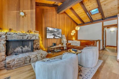 Chinquapin Condo Retreat - Walk to the Lake
