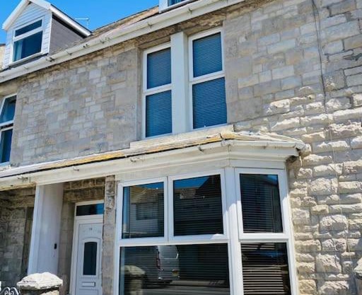 Chiswell Cottage a large family nr WPNSA & Beach