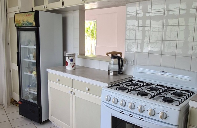 Christ Church Home, Rockley Beach 1 km, Full Kitchen, Smart TV, Laundry, Parking