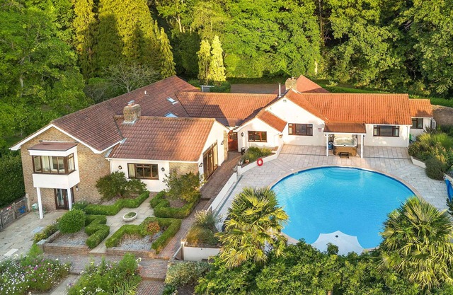Churchill Country Retreat | By My Getaways