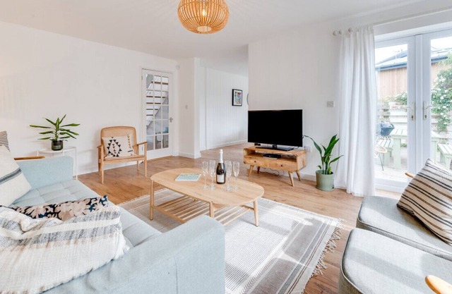 Chy Dewetha - Four Bedroom House, Sleeps 8