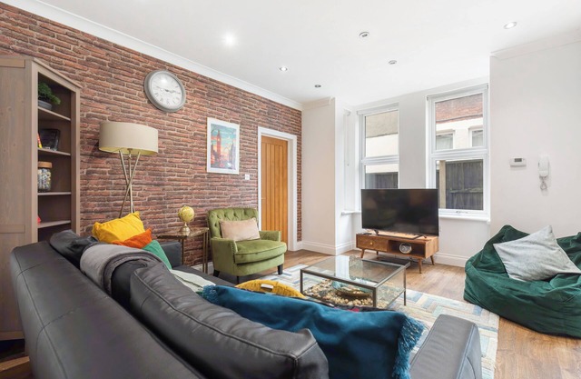 City Centre Maison - Highly sought after.